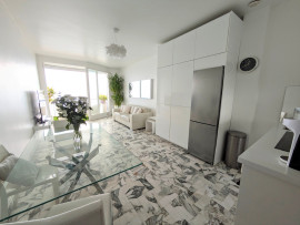 
                                                                                        Vente
                                                                                         Promenade des anglais 3 pièces en étage élevé VUE MER a vendre