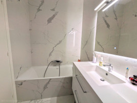 
                                                                                        Vente
                                                                                         Promenade des anglais 3 pièces en étage élevé VUE MER a vendre