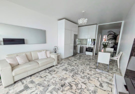 
                                                                                        Vente
                                                                                         Promenade des anglais 3 pièces en étage élevé VUE MER a vendre