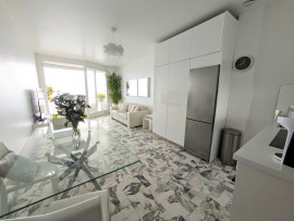 
                                                                                        Vente
                                                                                         Promenade des anglais 3 pièces en étage élevé VUE MER a vendre