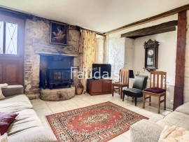 
                                                                                        Vente
                                                                                         Propriété avec deux logements et grand potentiel d'agrandiss