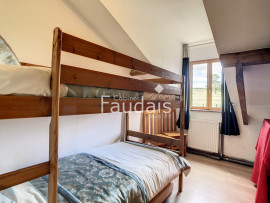 
                                                                                        Vente
                                                                                         Propriété avec deux logements et grand potentiel d'agrandiss