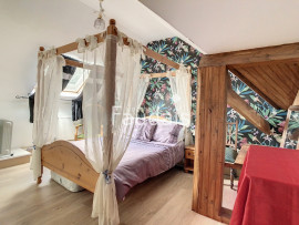 
                                                                                        Vente
                                                                                         Propriété avec deux logements et grand potentiel d'agrandiss