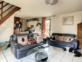 
                                                                                        Vente
                                                                                         Propriété avec deux logements et grand potentiel d'agrandiss