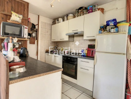 
                                                                                        Vente
                                                                                         Propriété avec deux logements et grand potentiel d'agrandiss