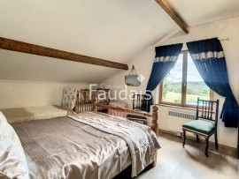 
                                                                                        Vente
                                                                                         Propriété avec deux logements et grand potentiel d'agrandiss