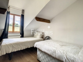 
                                                                                        Vente
                                                                                         Propriété avec deux logements et grand potentiel d'agrandiss