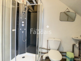 
                                                                                        Vente
                                                                                         Propriété avec deux logements et grand potentiel d'agrandiss