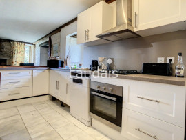 
                                                                                        Vente
                                                                                         Propriété avec deux logements et grand potentiel d'agrandiss