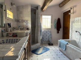 
                                                                                        Vente
                                                                                         Propriété de caractère avec dépendances et piscine