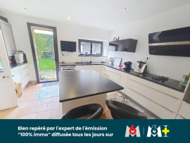 
                                                                                        Vente
                                                                                         PROPRIETE DE CHARME AU PIED DU CHATEAU COMPOSE DE DEUX HABITATIONS ET DEPENDANCES AVEC PISCINE