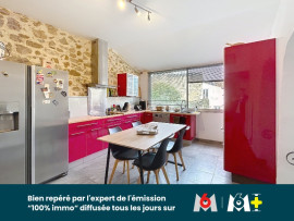 
                                                                                        Vente
                                                                                         PROPRIETE DE CHARME AU PIED DU CHATEAU COMPOSE DE DEUX HABITATIONS ET DEPENDANCES AVEC PISCINE