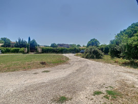 
                                                                                        Vente
                                                                                         Propriété de plus de 600m2 avec dépendances