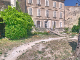 
                                                                                        Vente
                                                                                         Propriété de plus de 600m2 avec dépendances