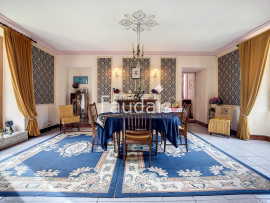 
                                                                                        Vente
                                                                                         Propriété d'environ 426 m2 sur 5,2 hectares avec dépendance