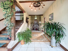 
                                                                                        Vente
                                                                                         Propriété d'environ 426 m2 sur 5,2 hectares avec dépendance