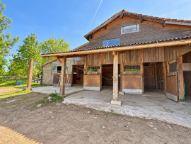 
                                                                                        Vente
                                                                                         PROPRIÉTÉ ÉQUESTRE – Maison de 173 M²