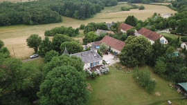 Vente
PROPRIETE LOTOISE SUR 1HA4 DE TERRAIN + GITES