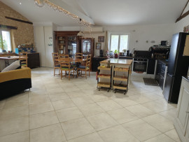 Vente
PROPRIETE LOTOISE SUR 1HA4 DE TERRAIN + GITES
