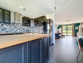 
                                                                                        Vente
                                                                                         QUARTIER CALME - PROCHE BOURG TOUS COMMERCES