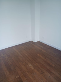 
                                                                                        Location
                                                                                         Quartier tranquille  ,5mn de la gare