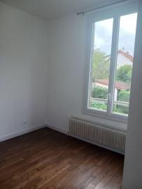 
                                                                                        Location
                                                                                         Quartier tranquille  ,5mn de la gare