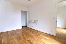 
                                                                                        Vente
                                                                                         Rare 2 pièces refait à neuf