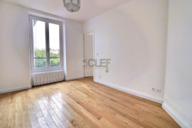 
                                                                                        Vente
                                                                                         Rare 2 pièces refait à neuf