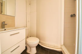 
                                                                                        Vente
                                                                                         Rare 2 pièces refait à neuf