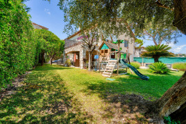Vente
Rare à Cimiez : maison 170 m² sur 749 m² de terrain avec vue mer et extension possible