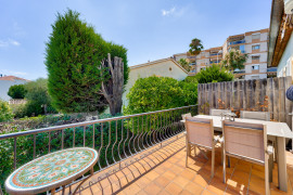 Vente
Rare à Cimiez : maison 170 m² sur 749 m² de terrain avec vue mer et extension possible