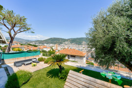 Vente
Rare à Cimiez : maison 170 m² sur 749 m² de terrain avec vue mer et extension possible