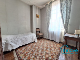 
                                                                                        Vente
                                                                                         Rare à la vente : Grande maison de caractère sur vaste terrain