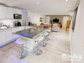 
                                                                                        Vente
                                                                                         Rare Écusson : 61m² + Terrasse