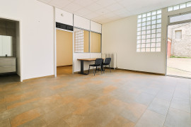 
                                                                                        Vente
                                                                                         Rare Local commercial