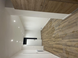 
                                                                                        Location
                                                                                         Réfection totale à 5 min du centre et de la gare.