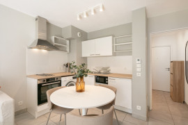 
                                                                                        Location
                                                                                         Référence : 5 Bottero