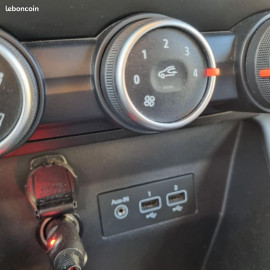 Voiture
Renault Clio 1.5 BLUE DCI - 8V TURBO