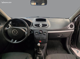 
                                                                                        Voiture
                                                                                         RENAULT CLIO 3 ESTATE - 1.5 dCi 85 CV AUTHENTIQUE - 5 CV