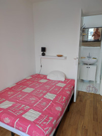 
                                                                                        Location
                                                                                         Rénové, Calme et Ensoleillé.