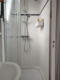 
                                                                                        Location
                                                                                         Rénové, Calme et Ensoleillé.