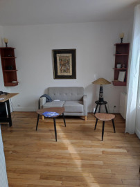 
                                                                                        Location
                                                                                         Rénové, Calme et Ensoleillé.