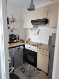 
                                                                                        Location
                                                                                         Rénové, Calme et Ensoleillé.