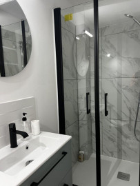 
                                                                                        Location
                                                                                         Rénové en CV avec clim / lave linge / box internet