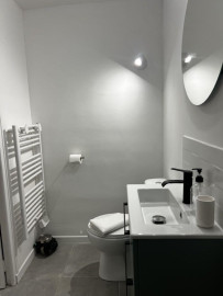
                                                                                        Location
                                                                                         Rénové en CV avec clim / lave linge / box internet
