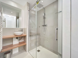 
                                                                                        Location
                                                                                         Rolland Garros, Studio meublé 42m²