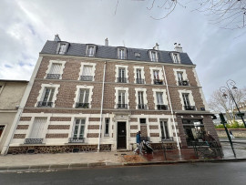 
                                                                                        Location
                                                                                         Rond point du souvenir Français : 2 pièces de 36m²