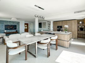 Vente
Roquebrune-Cap-Martin- Magnifique maison 4 pièces de 111m2 entièrement rénové avec piscine privative