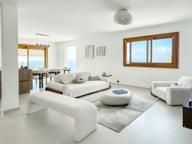 Vente
Roquebrune-Cap-Martin- Magnifique maison 4 pièces de 111m2 entièrement rénové avec piscine privative