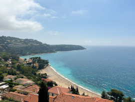 Vente
Roquebrune-Cap-Martin- Magnifique maison 4 pièces de 111m2 entièrement rénové avec piscine privative
